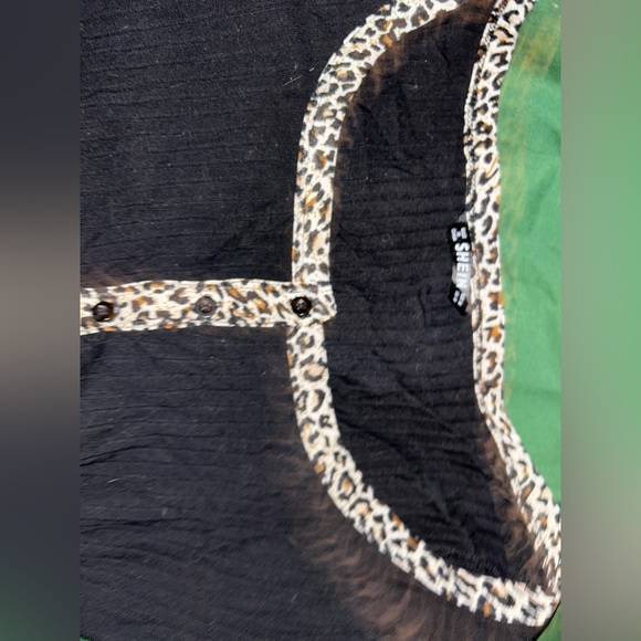 Black cropped long sleeve with cheetah print hem -shein - Picture 3 of 4